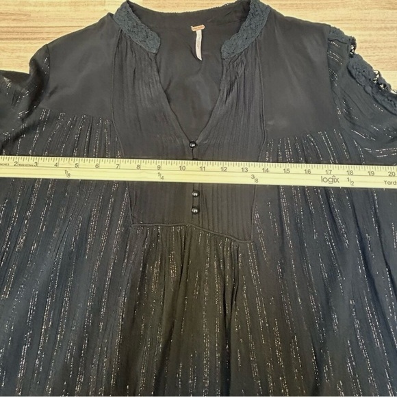 Free People XS Black Crochet Bell Sleeves Rose Gold Metallic Boho Top Buttons - Picture 15 of 15